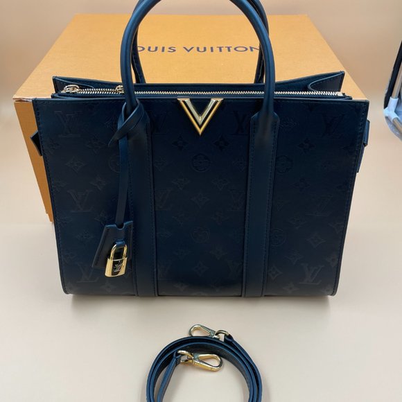 Louis Vuitton Handbag - Picture 3 of 16